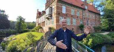 Michael vor dem Bergedorfer Schloss (eigenes Foto)